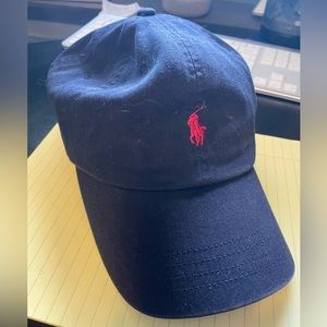 Polo hat with red logo